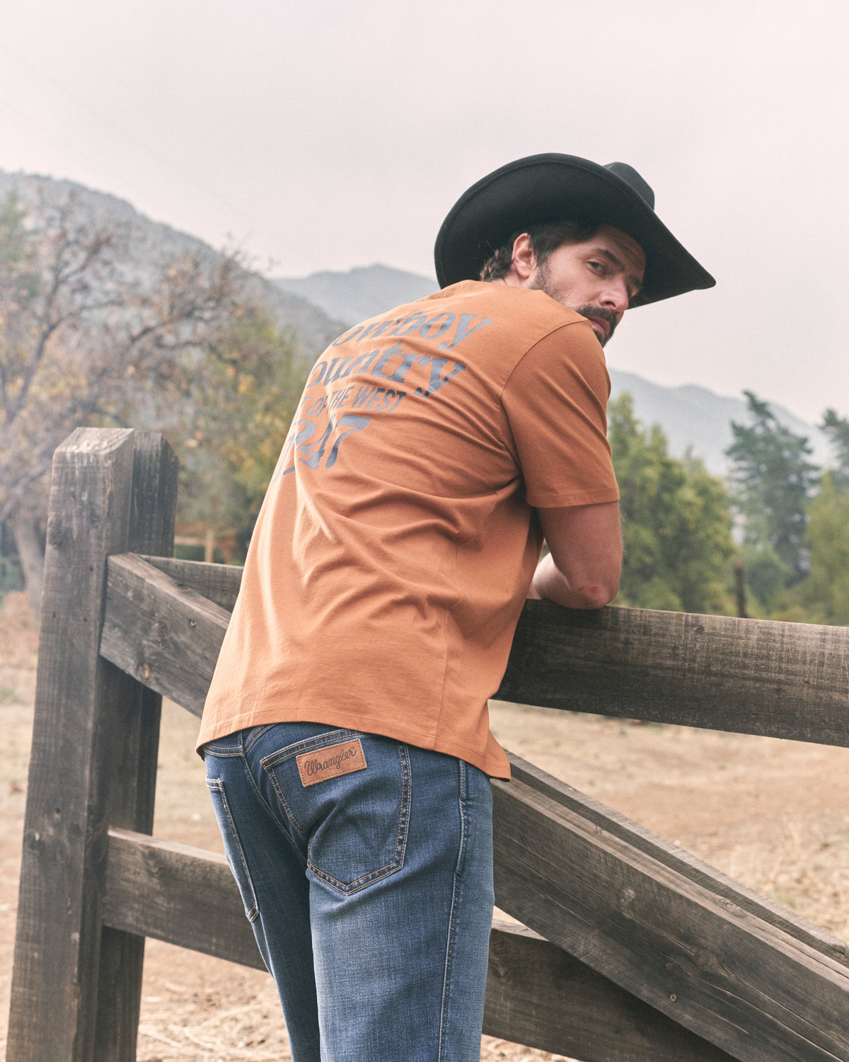 Polera Hombre Patch Regular Fit Café Claro