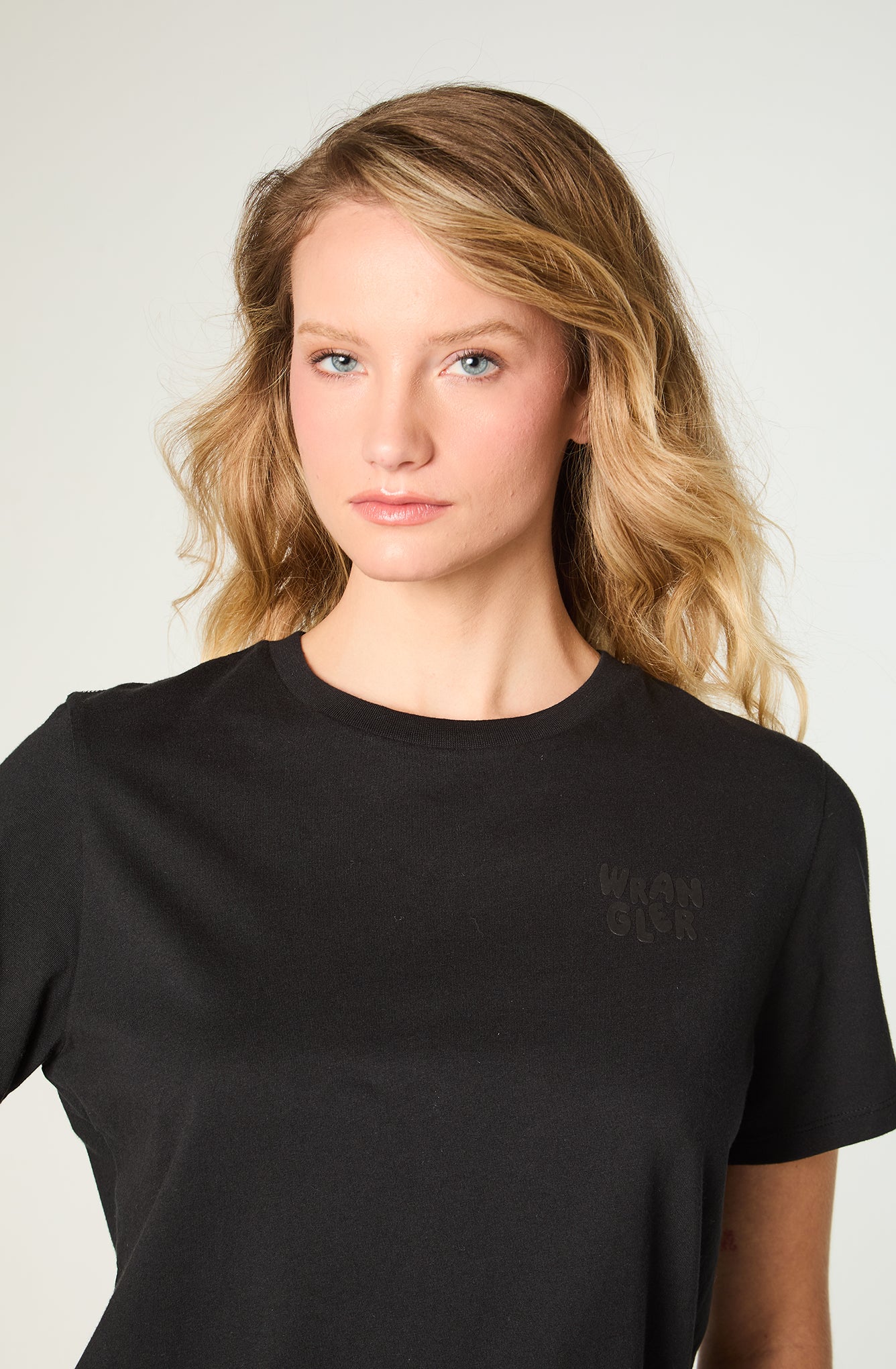 Polera Mujer Graphic Tee Regular Negra