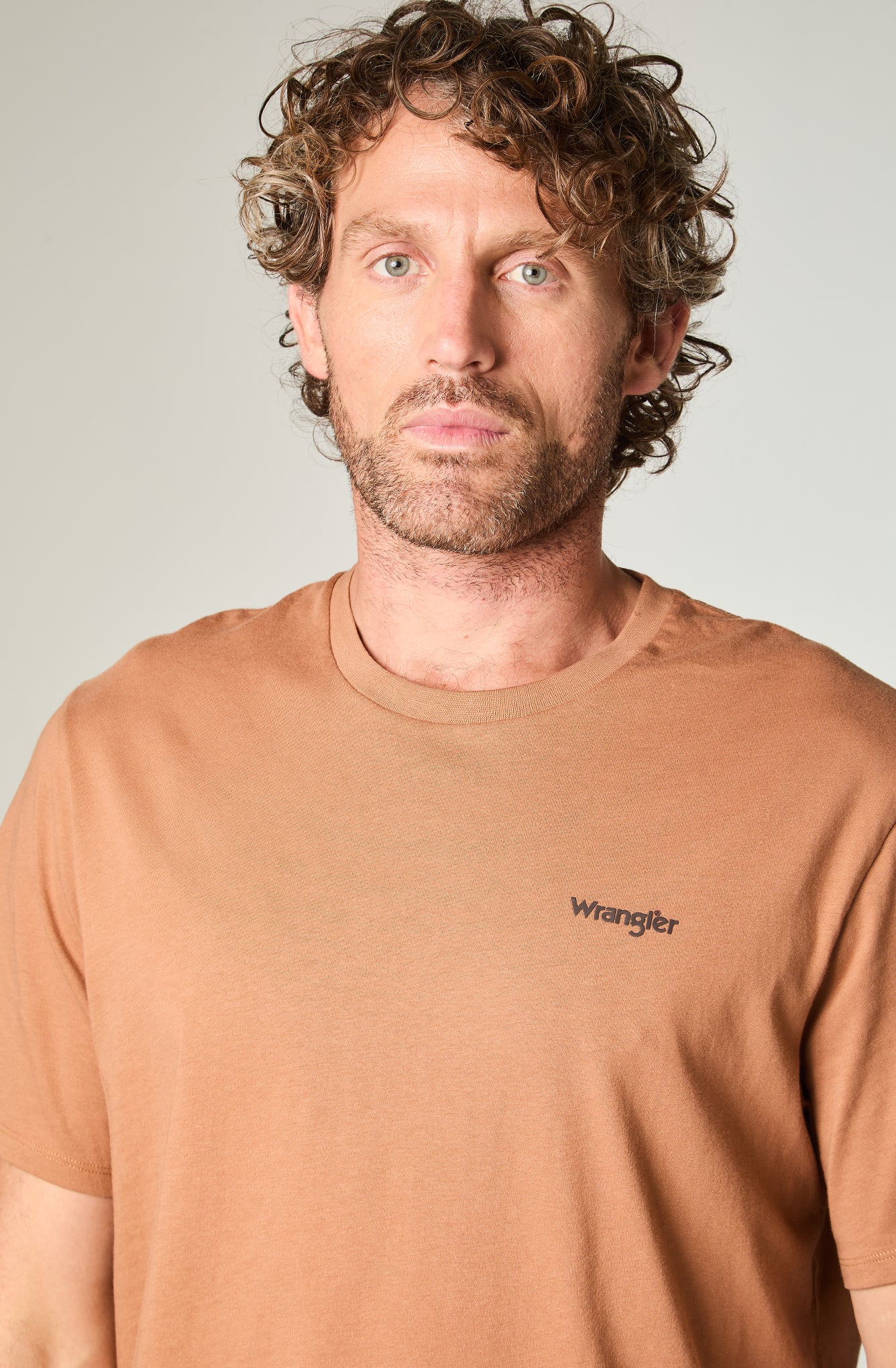 Polera Hombre Graphic Regular Beige