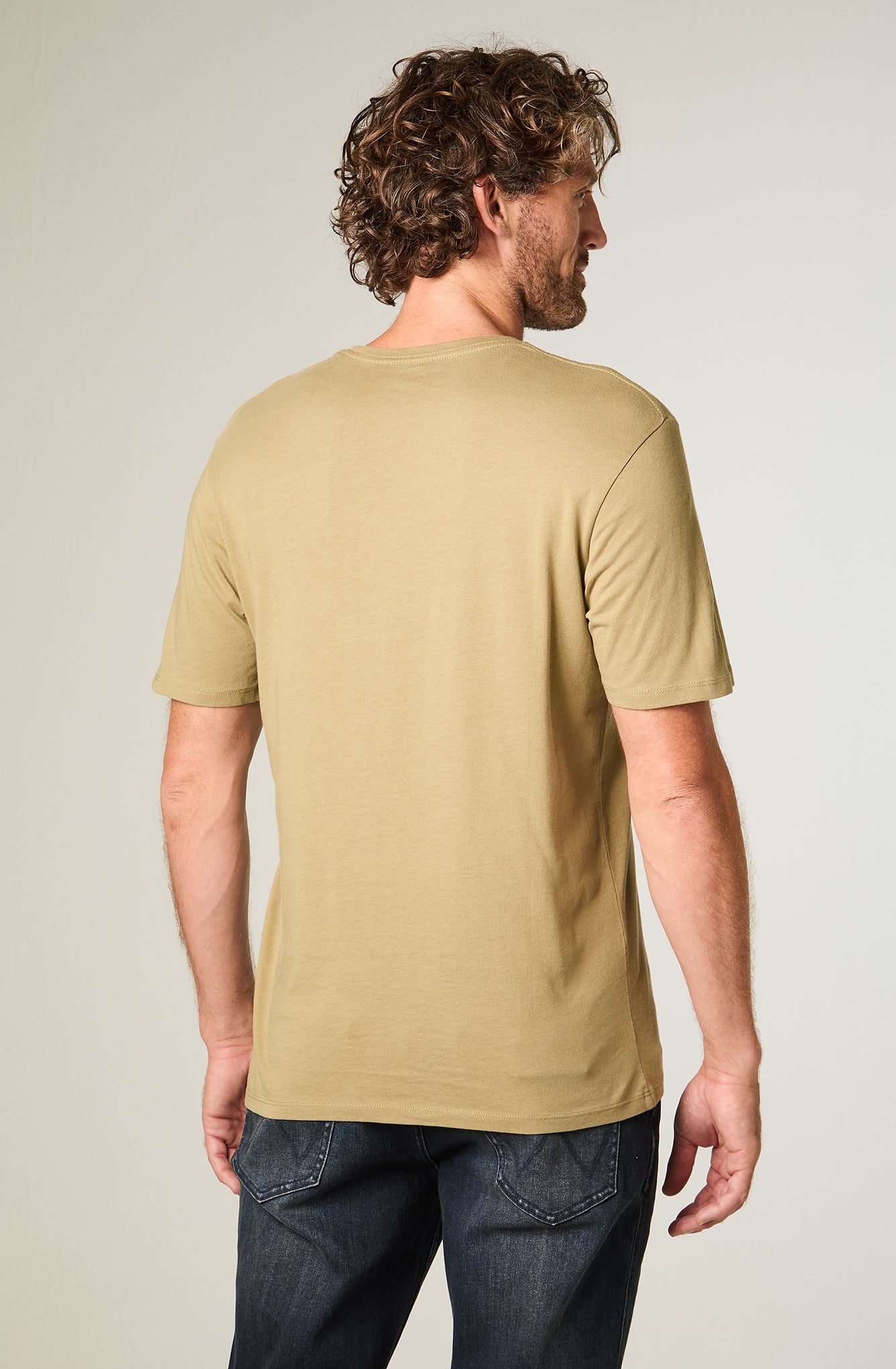 Polera Hombre Graphic Regular Verde Militar