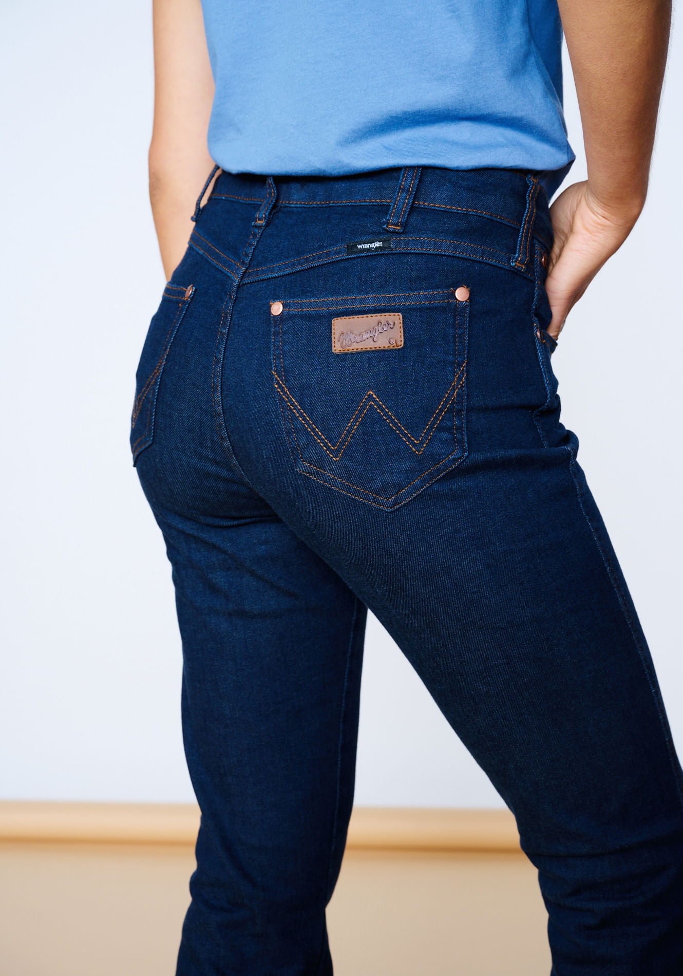 Jeans Tiro Alto Lycra Flare Azul Oscuro