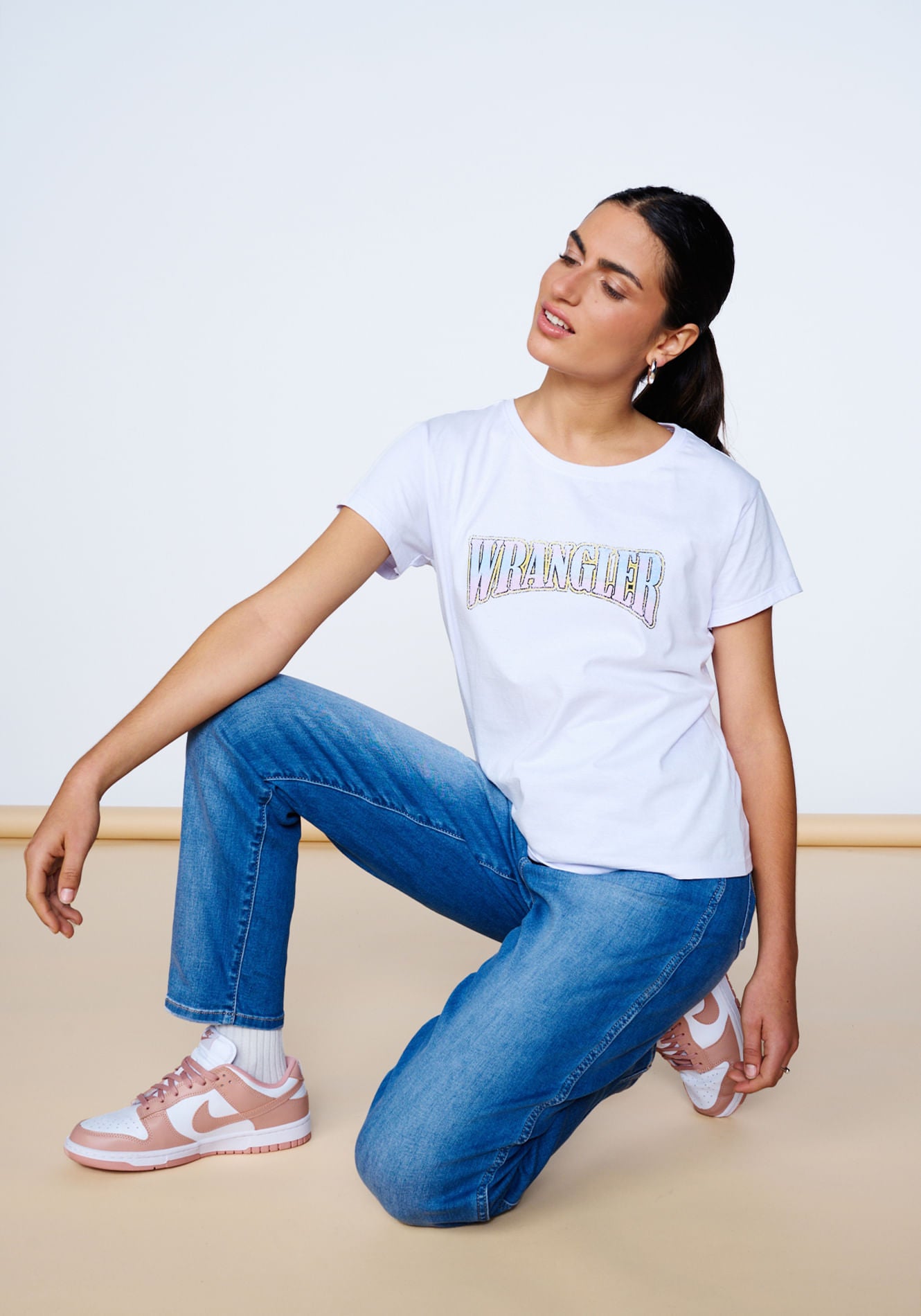 Polera Graphic Logo White
