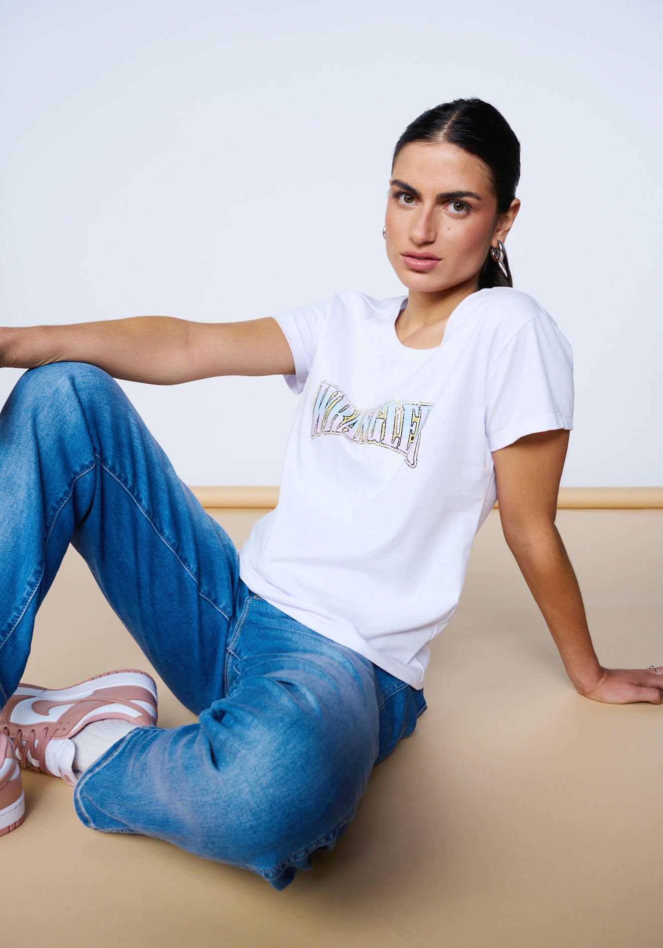 Polera Graphic Logo White