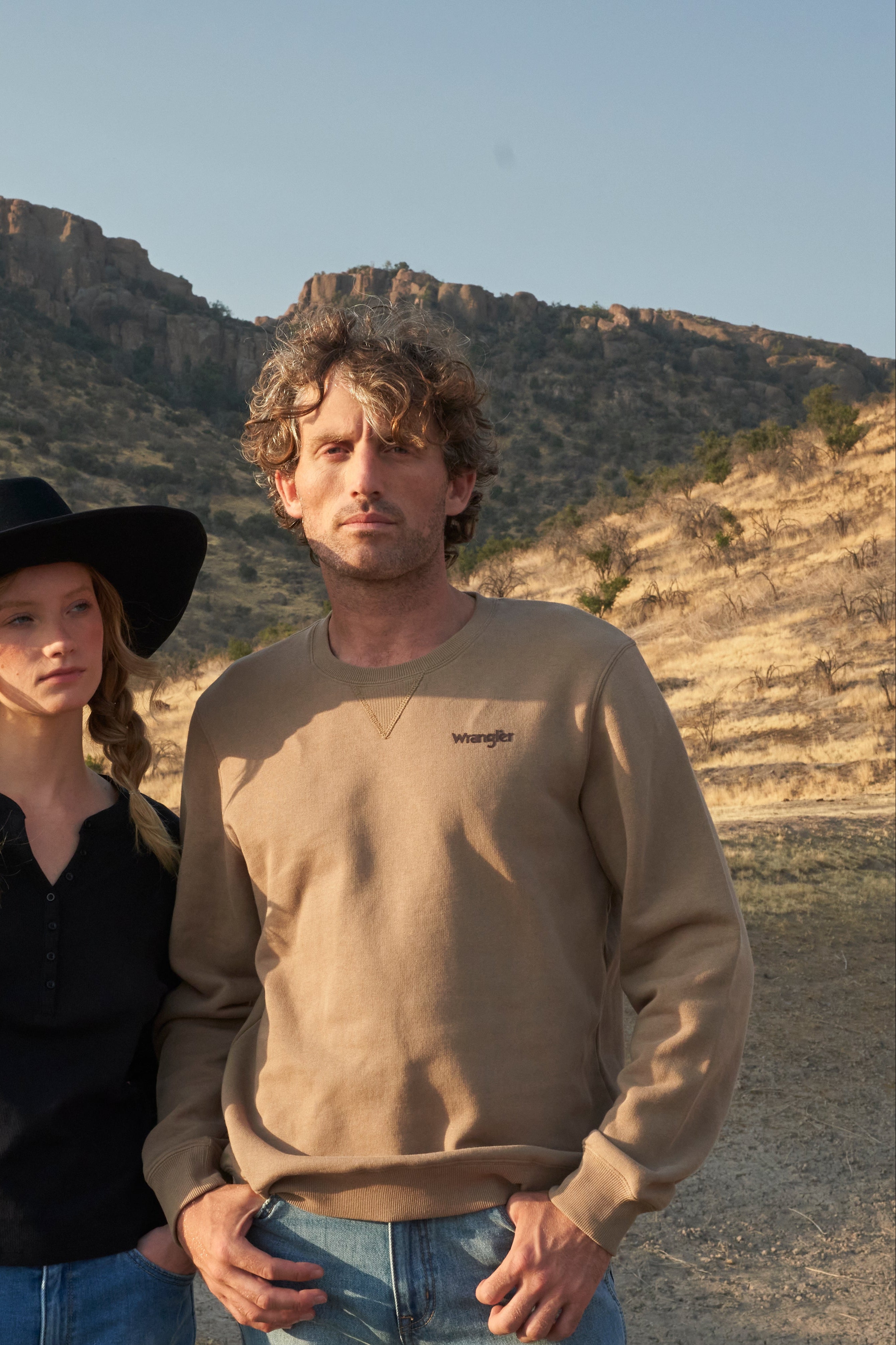 Polerón Hombre Crewneck Graphic Regular Beige