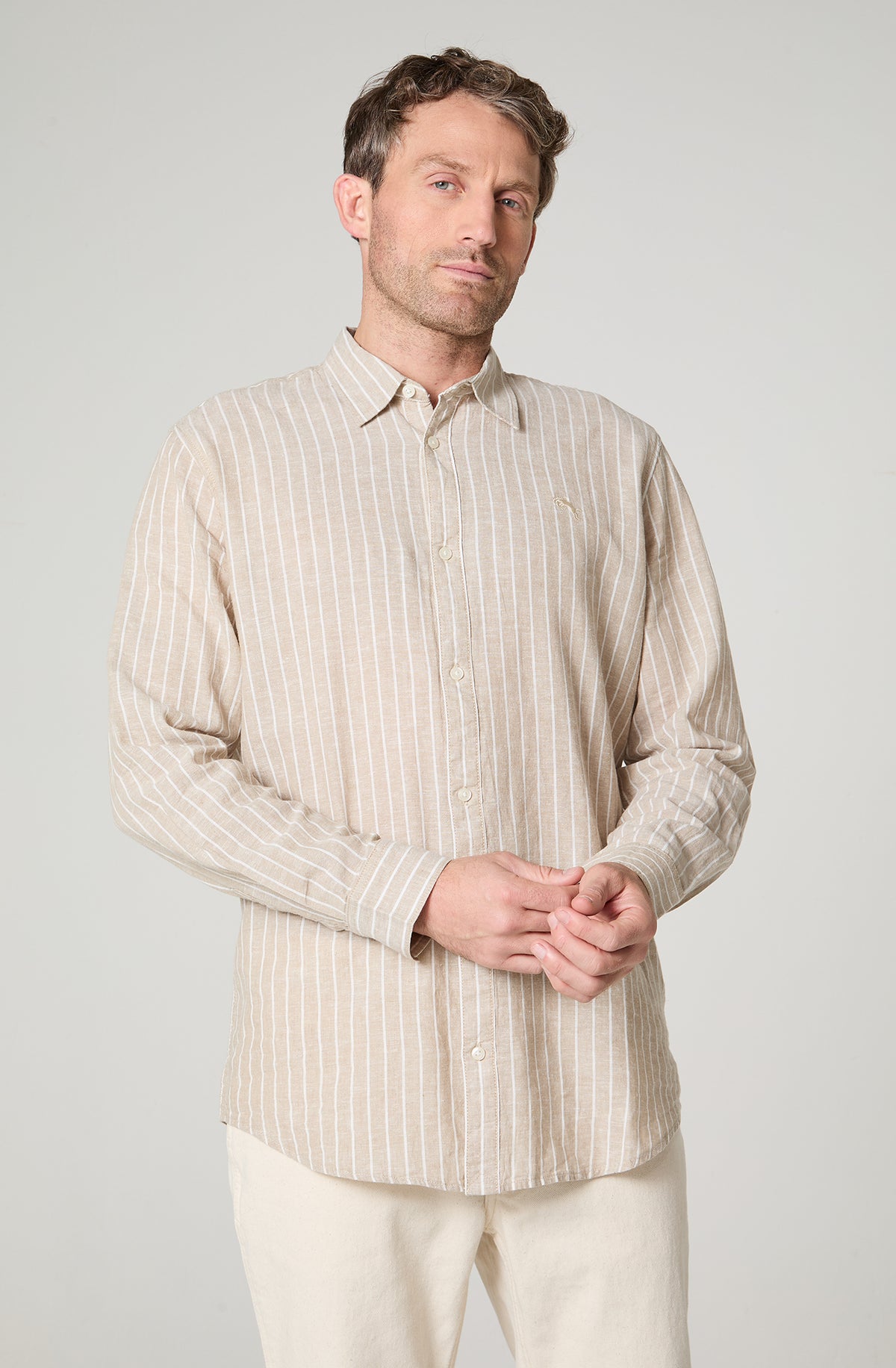 Camisa Hombre Rayas Manga Larga Lino Regular Fit Beige