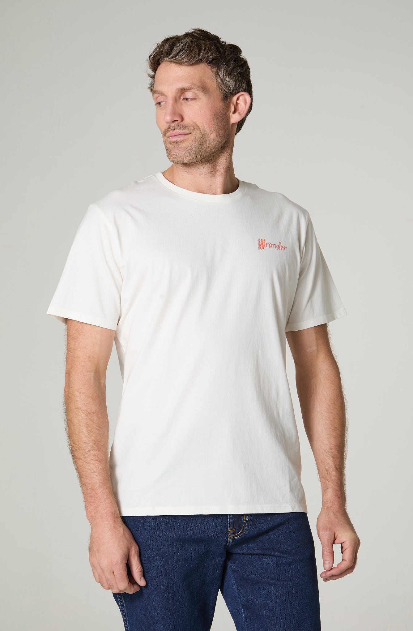 Polera Hombre Cuello Redondo Con Estampado En Espalda Blanco