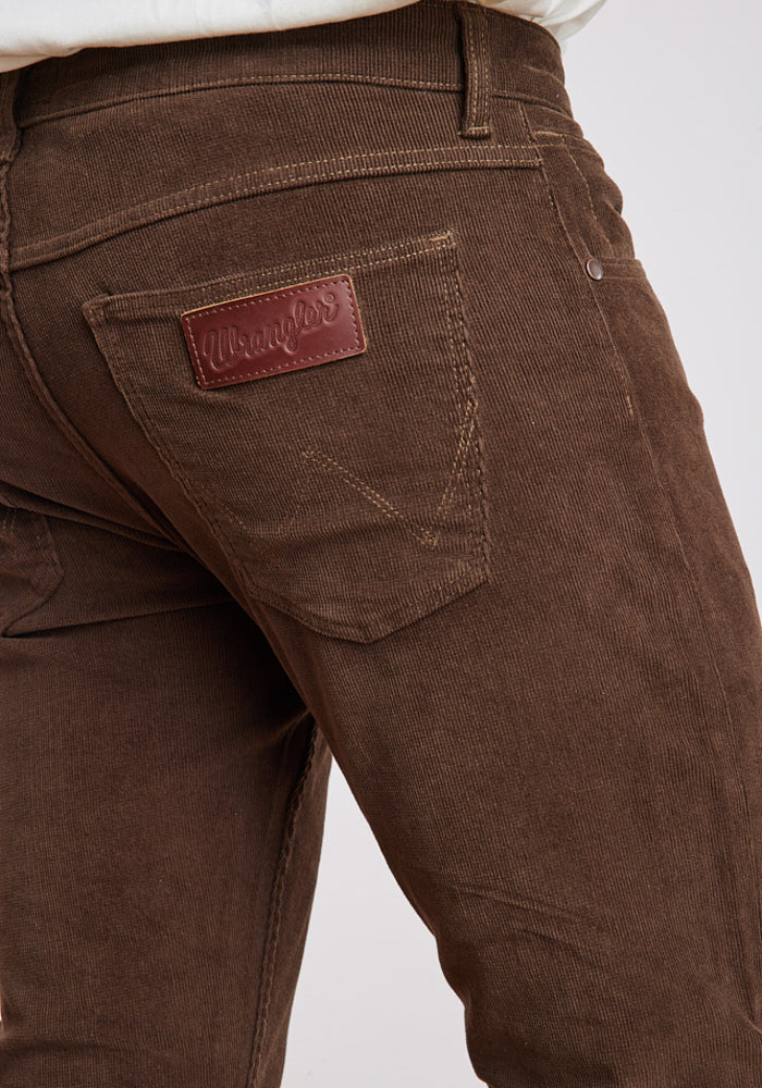 Pantalón de Cotelé Wrangler® Hombre café