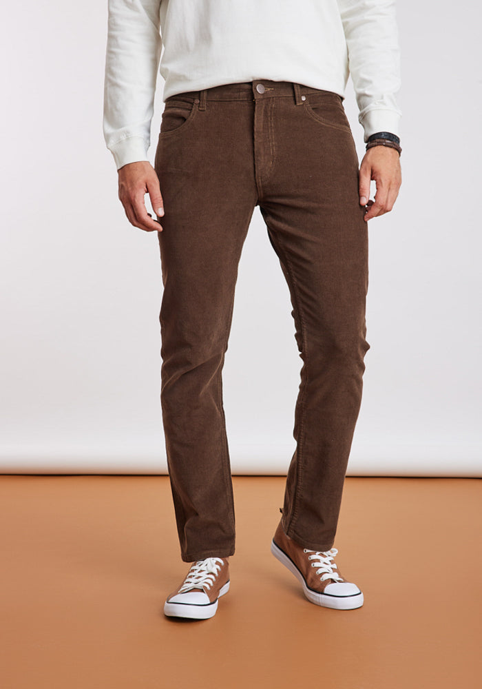 Pantalón de Cotelé Wrangler® Hombre café