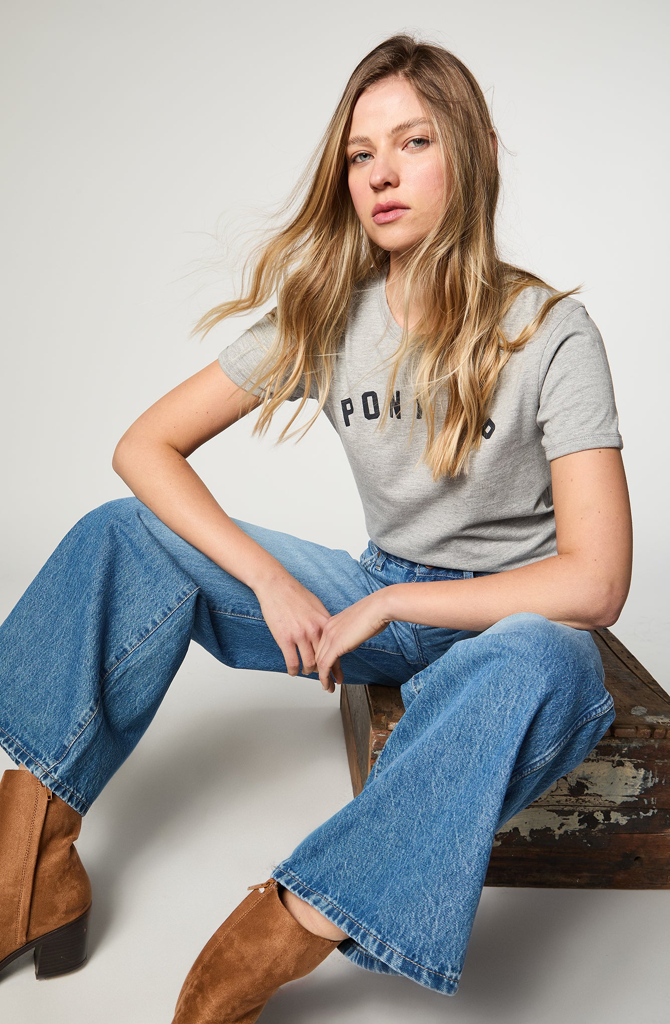 Polera Mujer Pony Up Gris