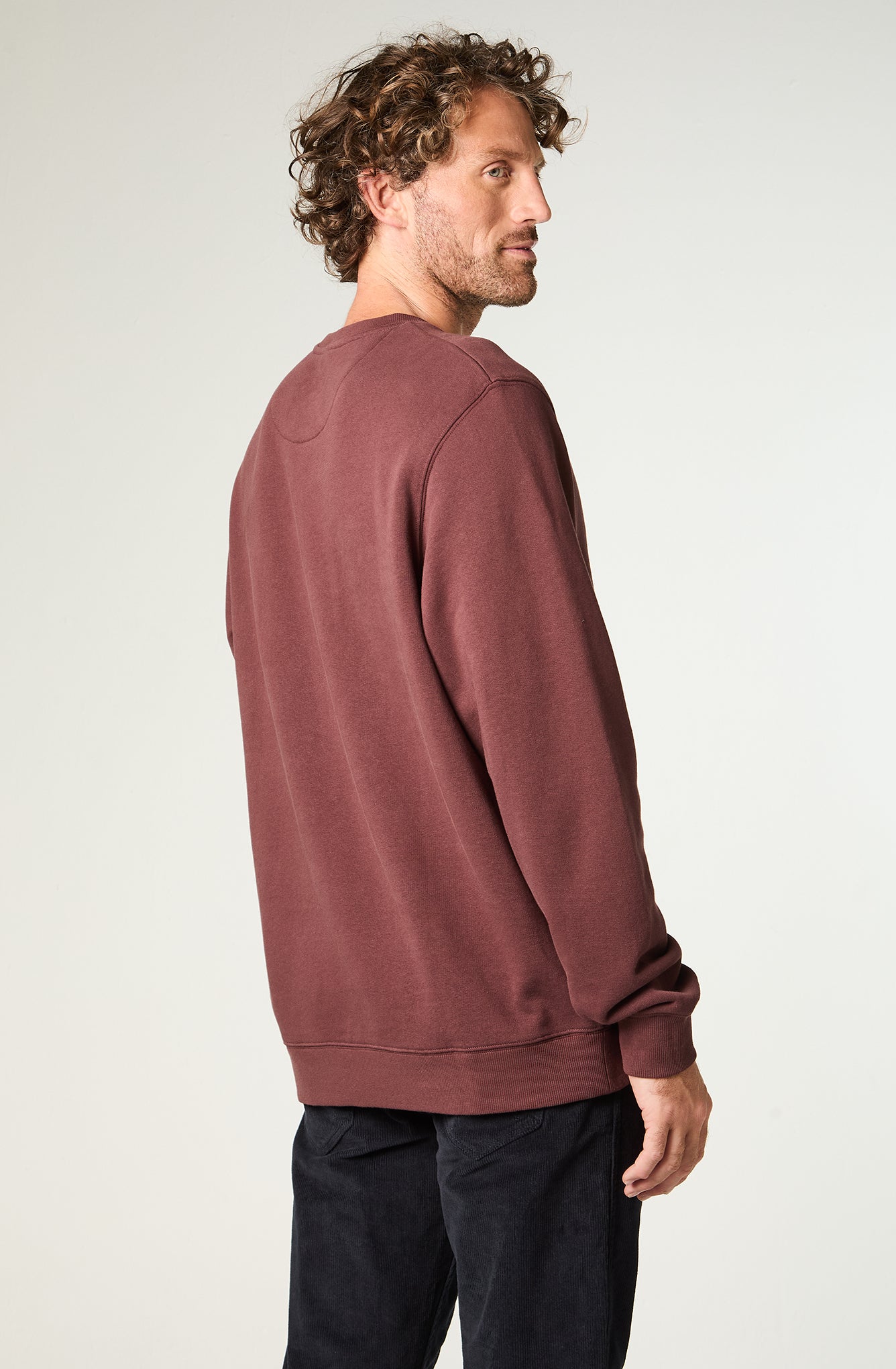 Polerón Hombre Crewneck Graphic Regular Café