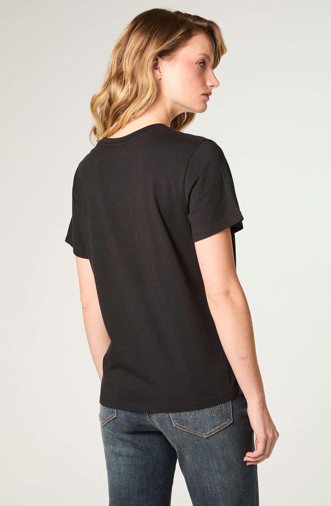Polera Mujer Graphic Tee Regular Negra
