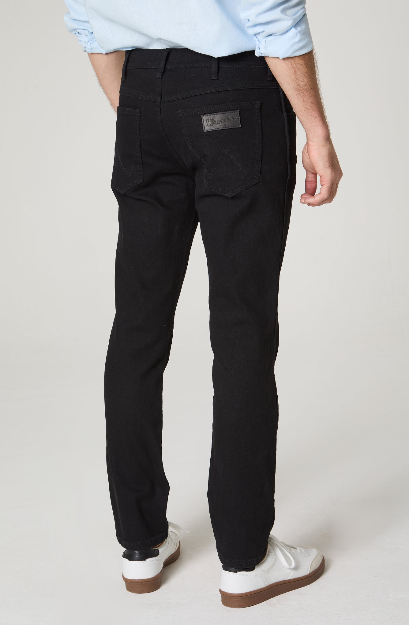Jeans Hombre Larston Slim Tapered Negro
