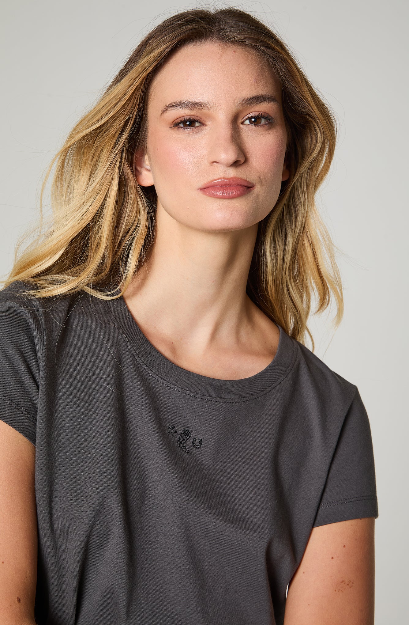 Polera Mujer Manga Corta Crop Regular Fit 100% Cotton Negro
