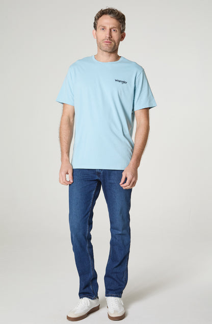 Polera Hombre Patch Regular Fit Celeste