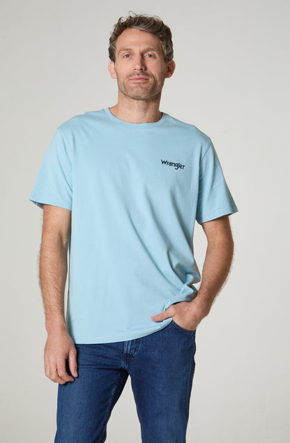 Polera Hombre Patch Regular Fit Celeste